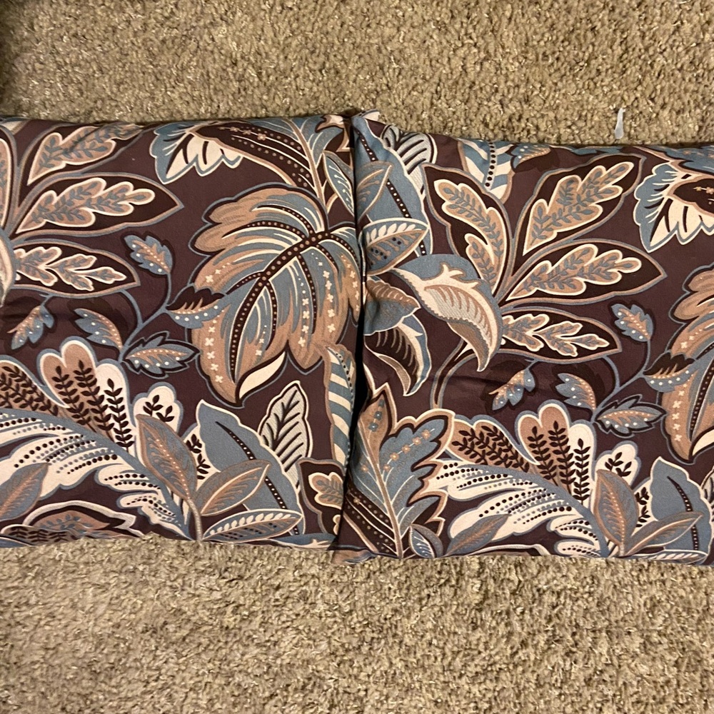 2 used throw pillows